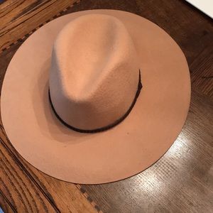 Something special camel wool hat